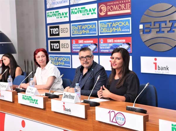 ДИЛЯНА МАТЕЕВА ПРЕДСТАВИ КОЛЕКЦИЯ, ВДЪХНОВЕНА ОТ РОК МУЗИКАТА